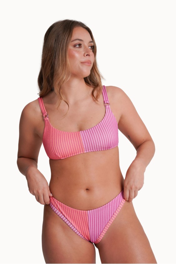 BIKINI BETTY V4