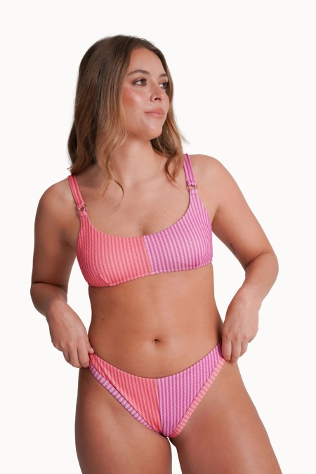 BIKINI BETTY V4