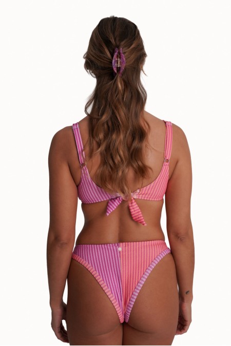 BIKINI BETTY V4
